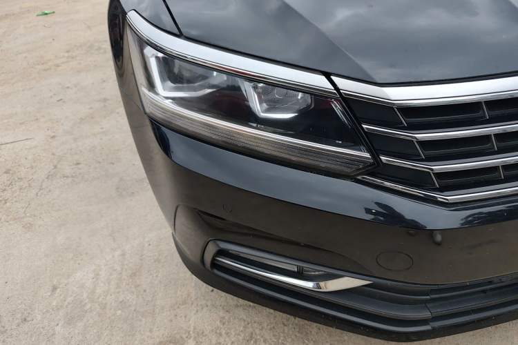 Used Volkswagen Passat 2017 330TSI DSG Luxury Edition Right Front Headlight