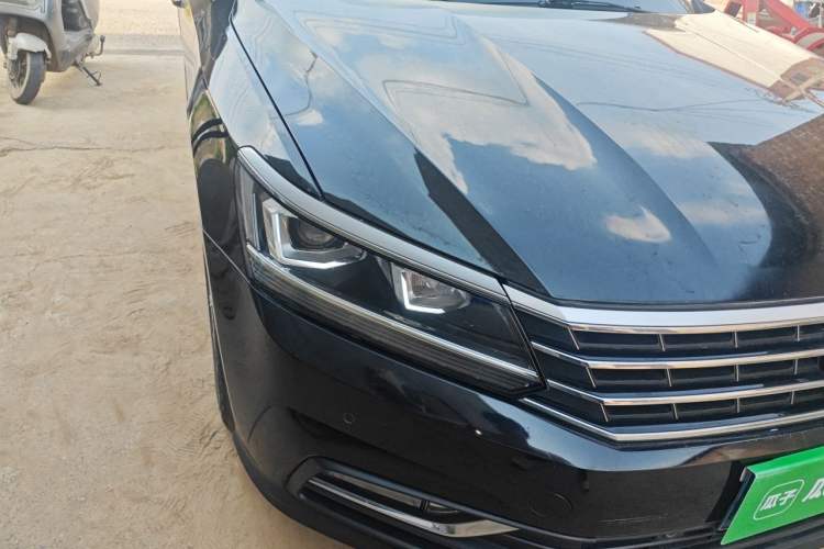 Used Volkswagen Passat 2017 280TSI DSG Luxury Edition Right Front Headlight
