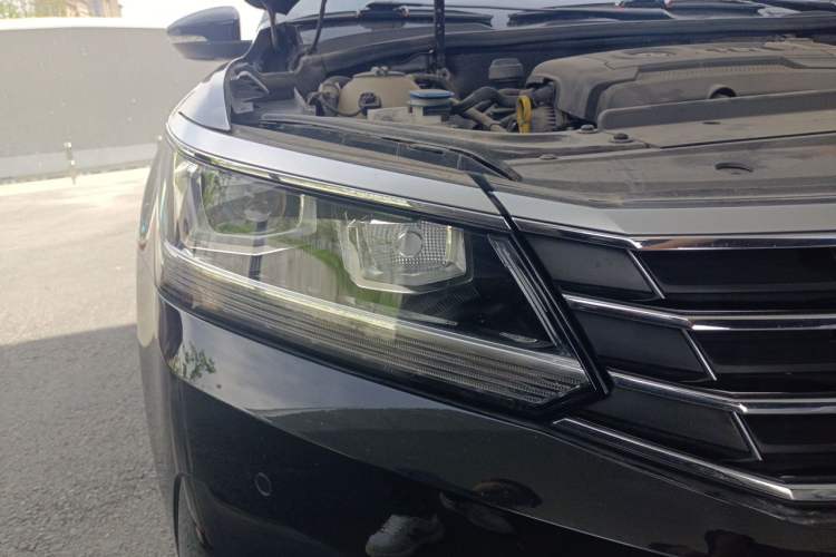Used Volkswagen Passat 2017 330TSI DSG Luxury Edition Right Front Headlight