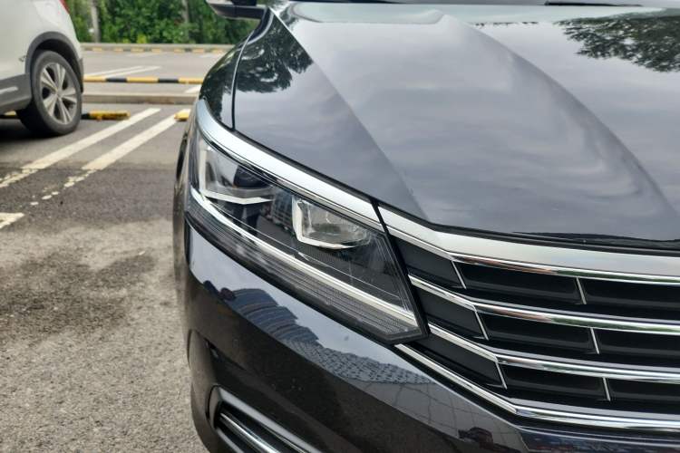 Used Volkswagen Passat 2017 330TSI DSG Luxury Edition Right Front Headlight