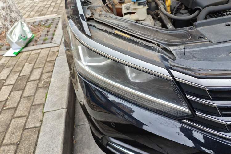 Used Volkswagen Passat 2017 330TSI DSG Luxury Edition Right Front Headlight