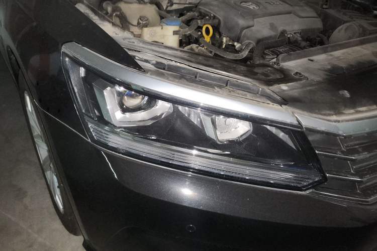 Used Volkswagen Passat 2017 330TSI DSG Luxury Edition Right Front Headlight