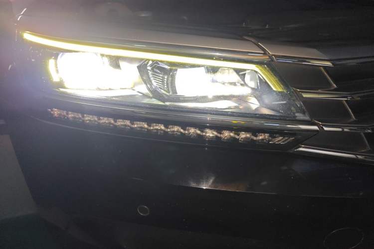 Used Volkswagen Passat 2017 330TSI DSG Luxury Edition Right Front Headlight