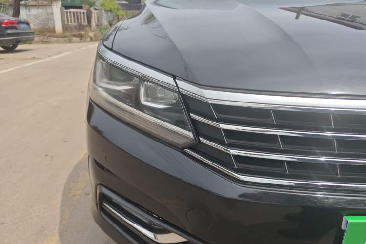 Used Volkswagen Passat 2017 330TSI DSG Luxury Edition Right Front Headlight