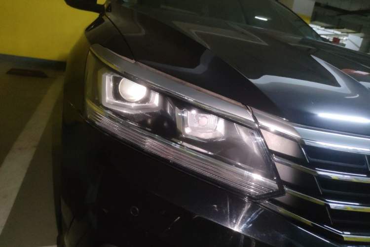 Used Volkswagen Passat 2017 330TSI DSG Luxury Edition Right Front Headlight