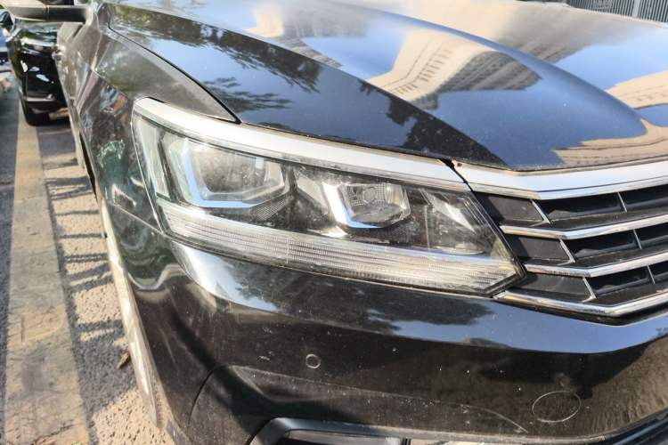 Used Volkswagen Passat 2017 330TSI DSG Luxury Edition Right Front Headlight