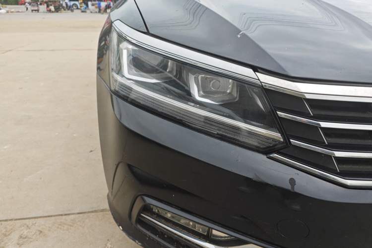 Used Volkswagen Passat 2017 1.8TSI DSG Government Procurement Version (CEA Engine) Right Front Headlight