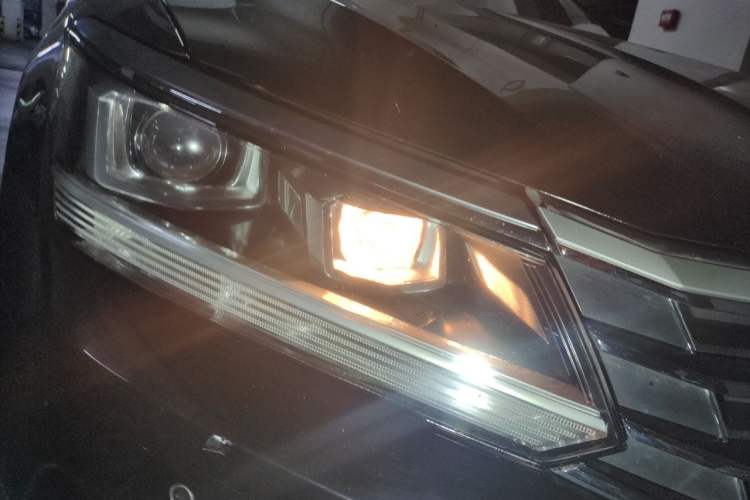 Used Volkswagen Passat 2017 330TSI DSG Luxury Edition Right Front Headlight