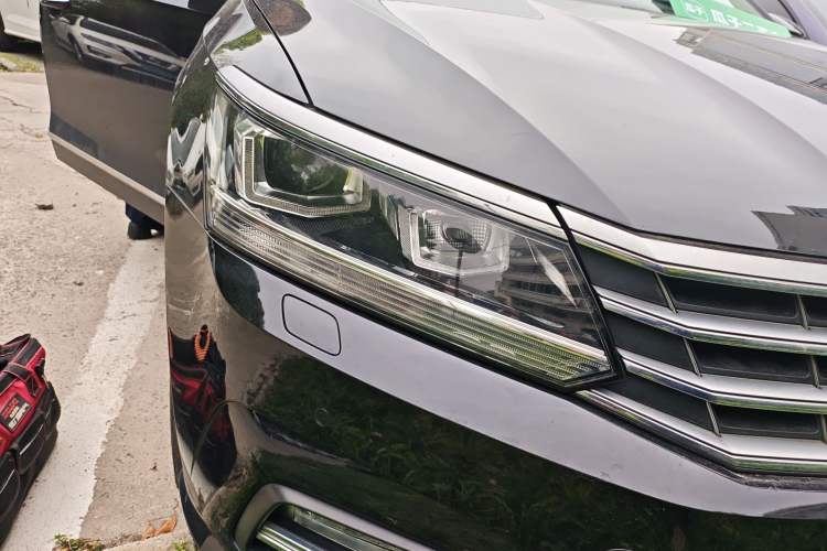 Used Volkswagen Passat 2017 330TSI DSG Prestige Edition Right Front Headlight