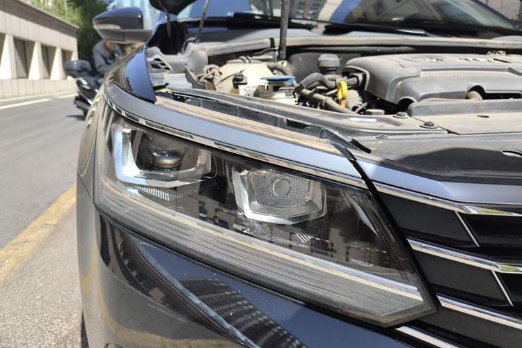 Used Volkswagen Passat 2017 330TSI DSG Luxury Edition Right Front Headlight