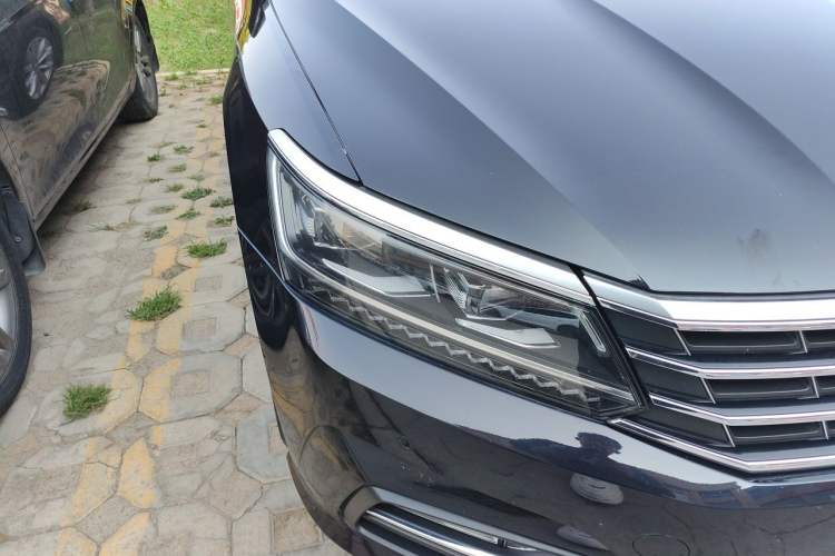 Used Volkswagen Passat 2017 330TSI DSG Luxury Edition Right Front Headlight