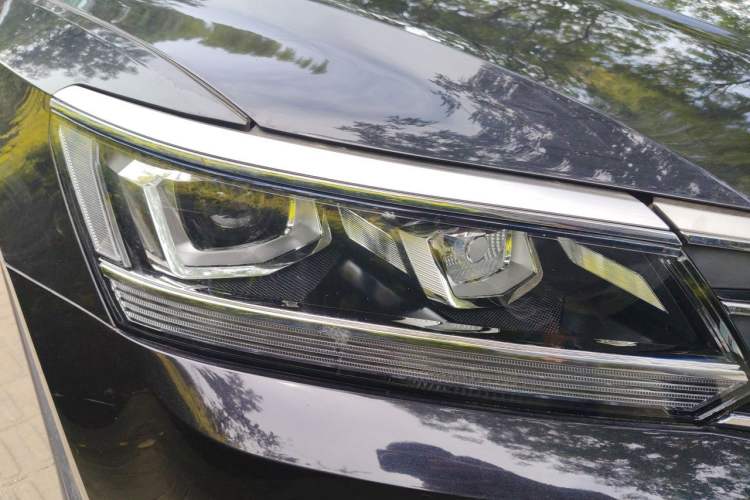 Used Volkswagen Passat 2017 330TSI DSG Luxury Edition Right Front Headlight