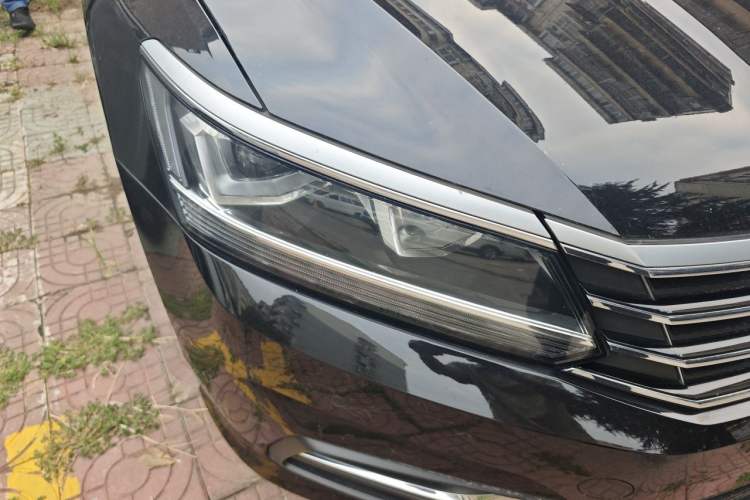 Used Volkswagen Passat 2017 330TSI DSG Luxury Edition Right Front Headlight