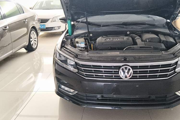 Used Volkswagen Passat 2017 330TSI DSG Luxury Edition Right Front Headlight