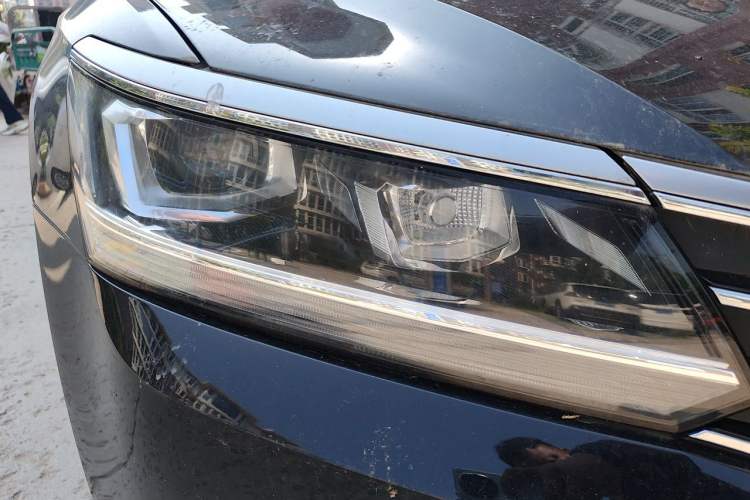 Used Volkswagen Passat 2017 330TSI DSG Luxury Edition Right Front Headlight