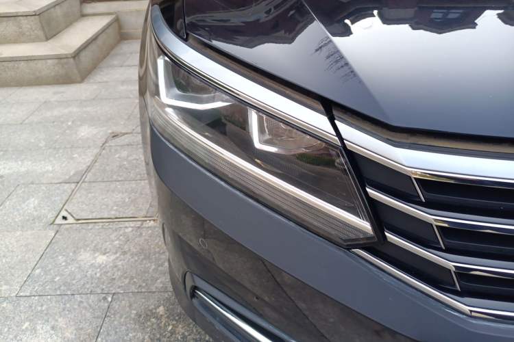 Used Volkswagen Passat 2017 330TSI DSG Luxury Edition Right Front Headlight
