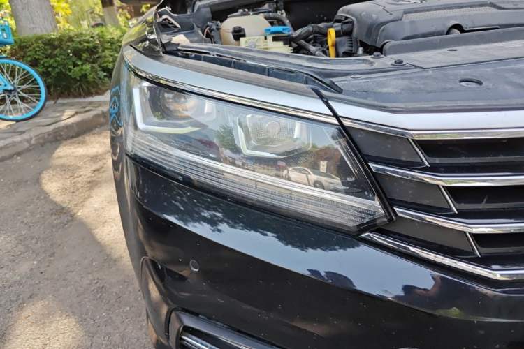 Used Volkswagen Passat 2017 330TSI DSG Luxury Edition Right Front Headlight