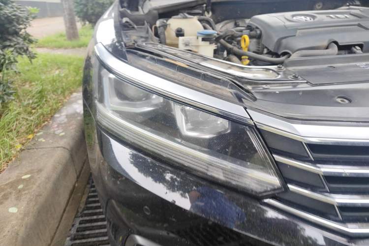 Used Volkswagen Passat 2017 330TSI DSG Luxury Edition Right Front Headlight
