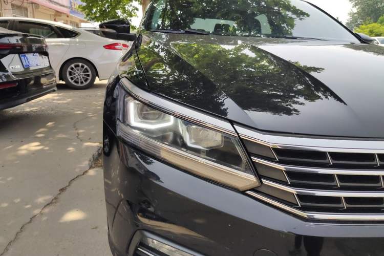 Used Volkswagen Passat 2017 330TSI DSG Luxury Edition Right Front Headlight