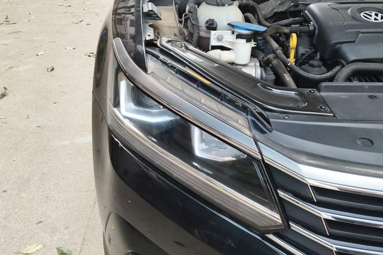 Used Volkswagen Passat 2017 330TSI DSG Luxury Edition Right Front Headlight
