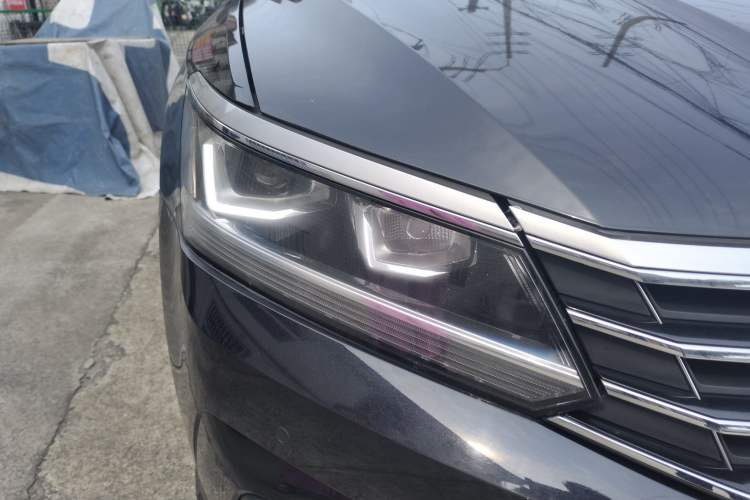 Used Volkswagen Passat 2017 280TSI DSG Luxury Edition Right Front Headlight