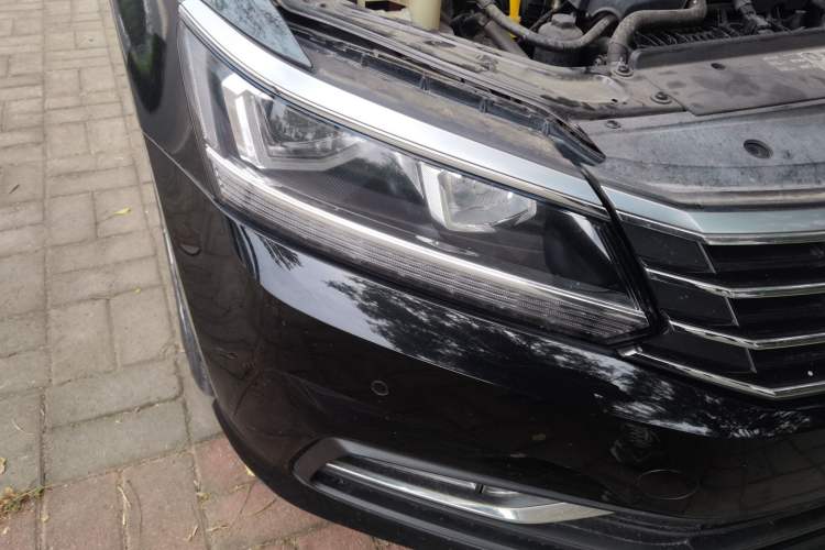 Used Volkswagen Passat 2017 330TSI DSG Luxury Edition Right Front Headlight