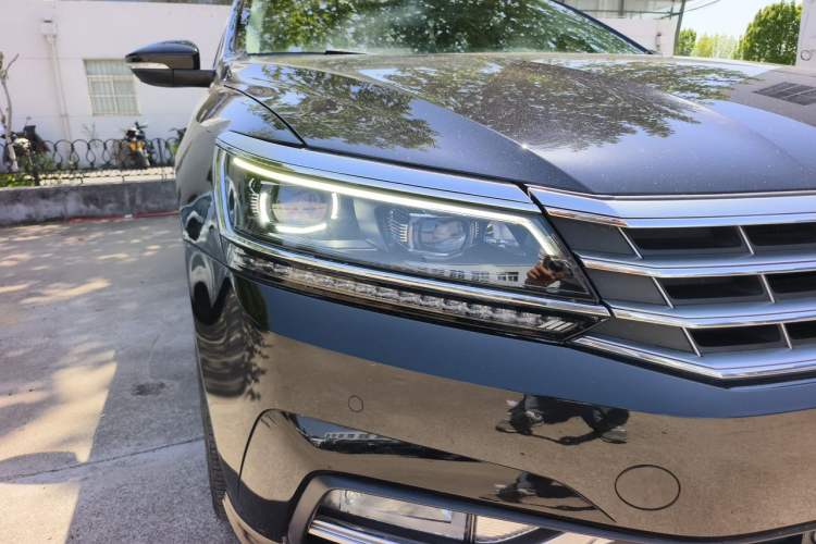 Used Volkswagen Passat 2017 330TSI DSG Luxury Edition Right Front Headlight