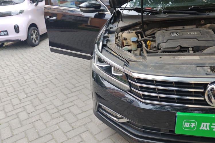 Used Volkswagen Passat 2017 330TSI DSG Luxury Edition Right Front Headlight