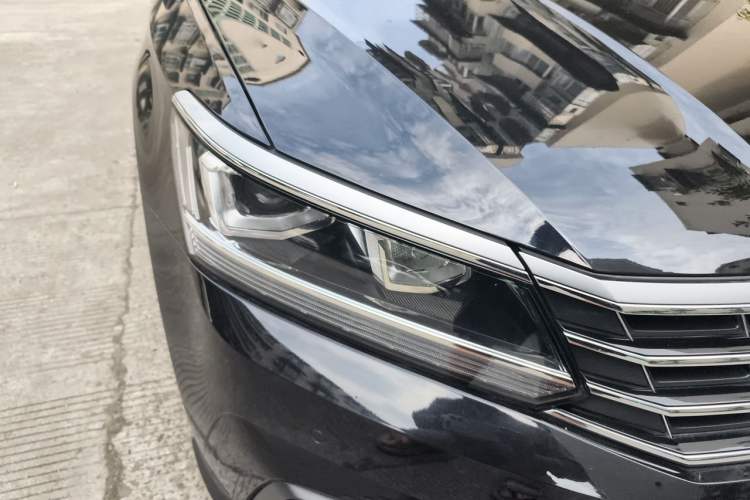 Used Volkswagen Passat 2017 330TSI DSG Luxury Edition Right Front Headlight