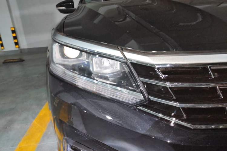 Used Volkswagen Passat 2017 330TSI DSG Luxury Edition Right Front Headlight
