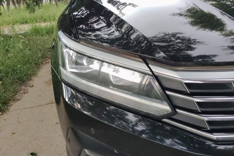 Used Volkswagen Passat 2017 330TSI DSG Luxury Edition Right Front Headlight
