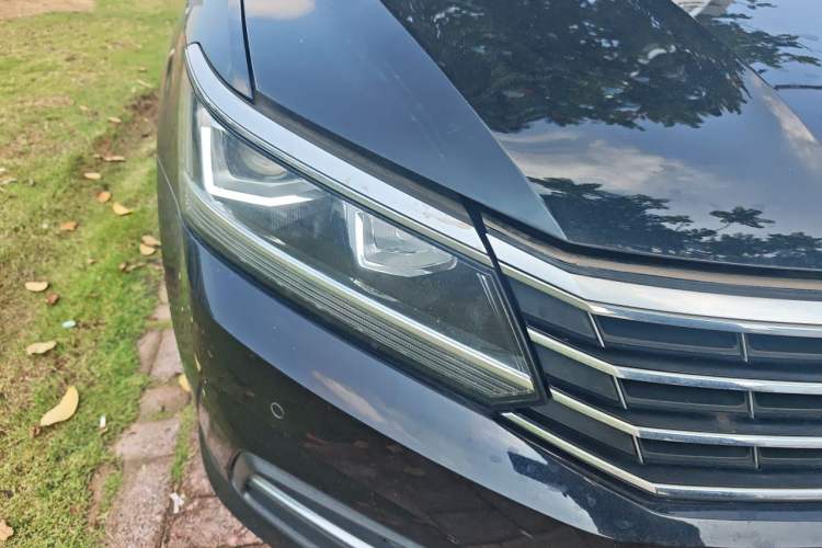 Used Volkswagen Passat 2017 330TSI DSG Luxury Edition Right Front Headlight