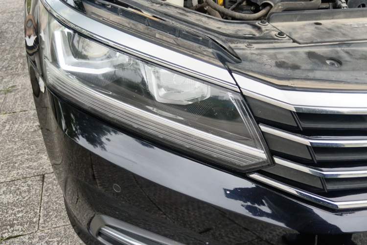 Used Volkswagen Passat 2017 330TSI DSG Luxury Edition Right Front Headlight