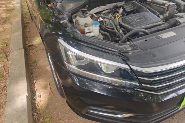 Used Volkswagen Passat 2017 280TSI DSG Luxury Edition Right Front Headlight