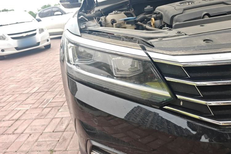 Used Volkswagen Passat 2017 330TSI DSG Luxury Edition Right Front Headlight