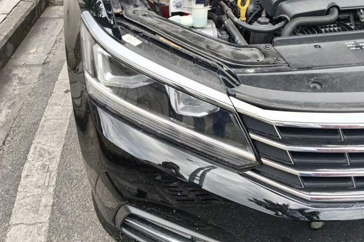 Used Volkswagen Passat 2017 330TSI DSG Luxury Edition Right Front Headlight