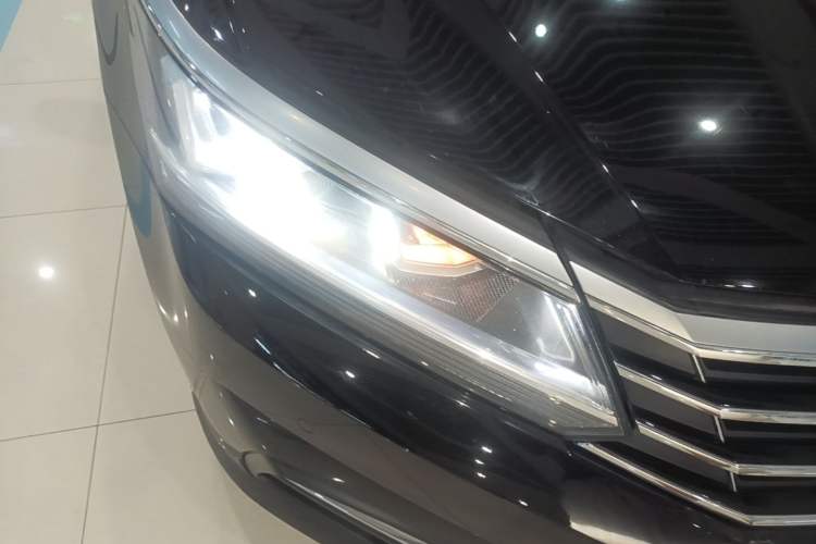 Used Volkswagen Passat 2017 280TSI DSG Luxury Edition Right Front Headlight
