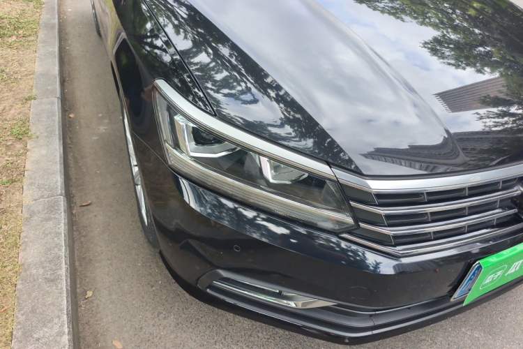 Used Volkswagen Passat 2017 330TSI DSG Luxury Edition Right Front Headlight
