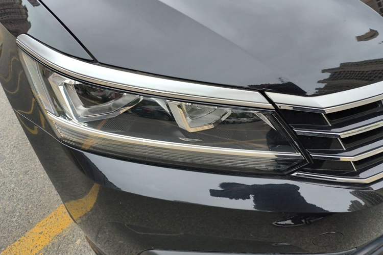 Used Volkswagen Passat 2017 280TSI DSG Luxury Edition Right Front Headlight