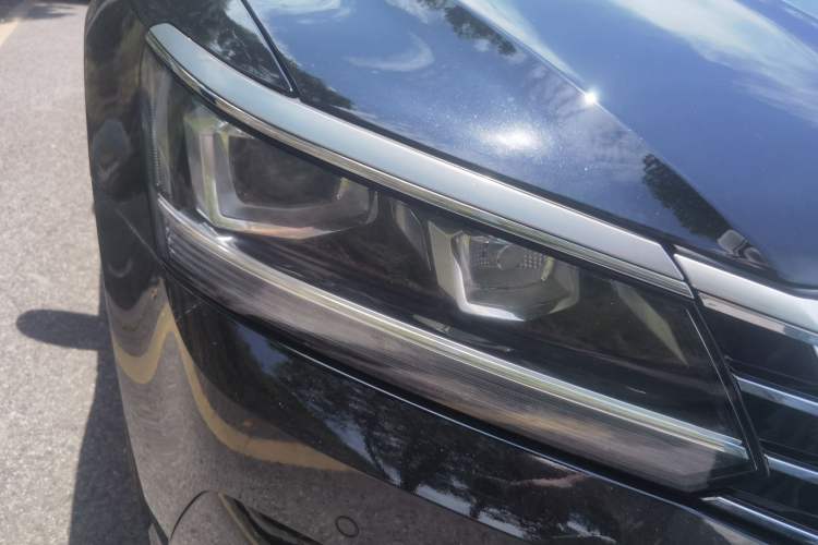Used Volkswagen Passat 2017 330TSI DSG Luxury Edition Right Front Headlight