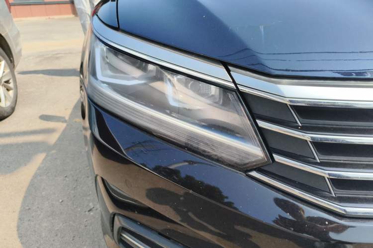 Used Volkswagen Passat 2017 330TSI DSG Luxury Edition Right Front Headlight