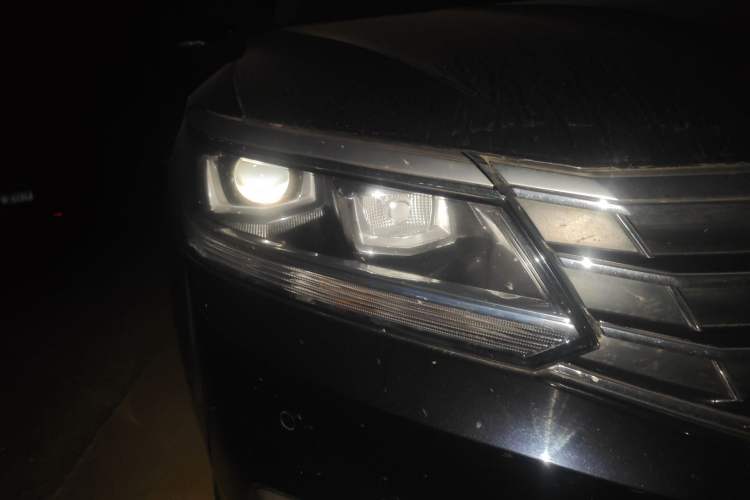 Used Volkswagen Passat 2017 330TSI DSG Luxury Edition Right Front Headlight