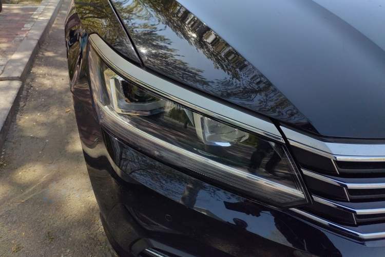 Used Volkswagen Passat 2017 330TSI DSG Luxury Edition Right Front Headlight