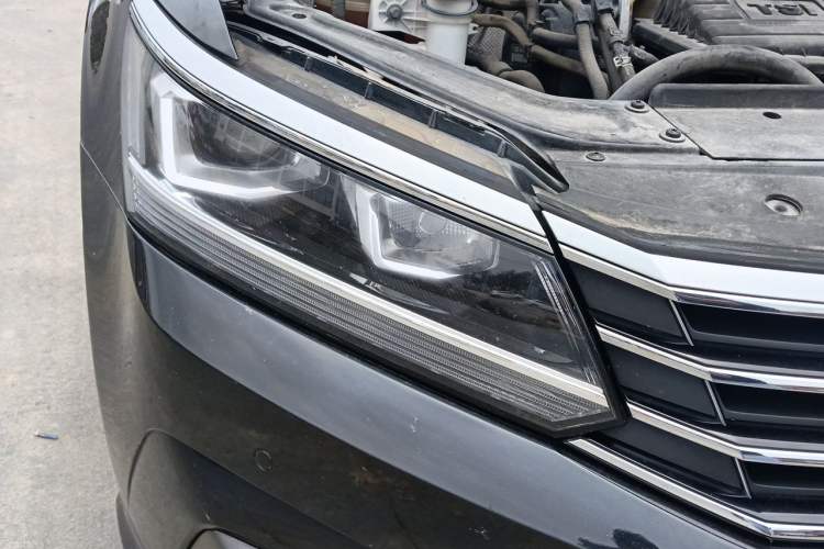 Used Volkswagen Passat 2017 280TSI DSG Luxury Edition Right Front Headlight