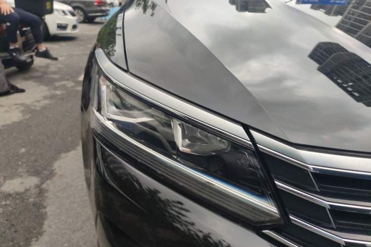 Used Volkswagen Passat 2017 1.8TSI DSG Government Procurement Version (CEA Engine) Right Front Headlight