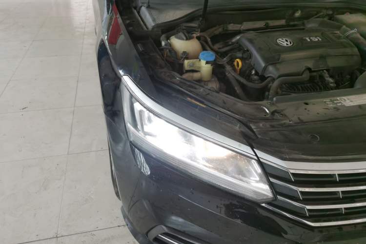Used Volkswagen Passat 2017 330TSI DSG Luxury Edition Right Front Headlight