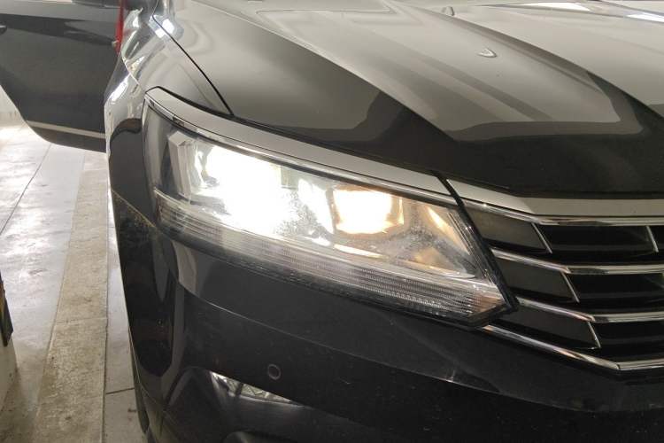 Used Volkswagen Passat 2017 330TSI DSG Luxury Edition Right Front Headlight