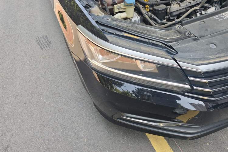 Used Volkswagen Passat 2017 1.8TSI DSG Government Procurement Version (CEA Engine) Right Front Headlight