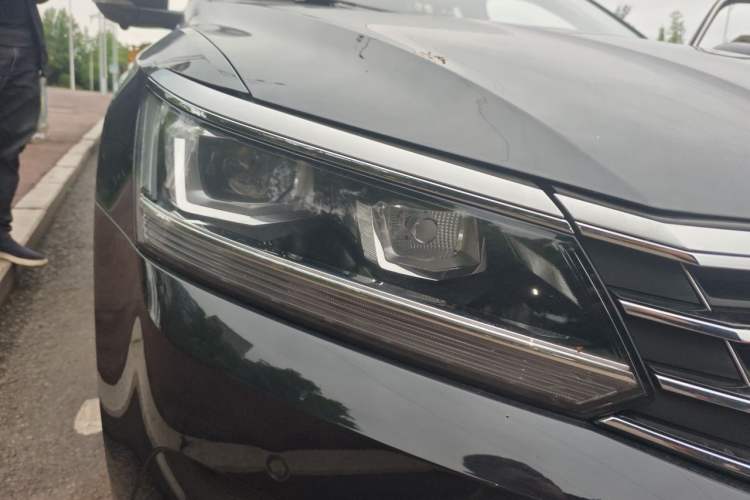 Used Volkswagen Passat 2017 330TSI DSG Luxury Edition Right Front Headlight