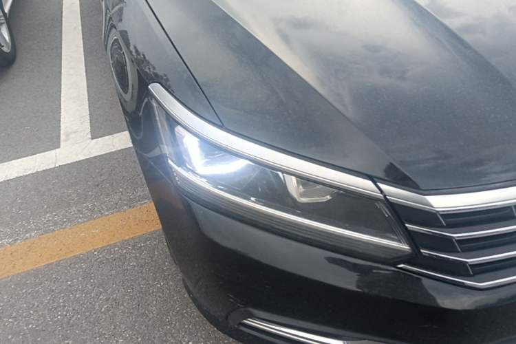 Used Volkswagen Passat 2017 330TSI DSG Luxury Edition Right Front Headlight